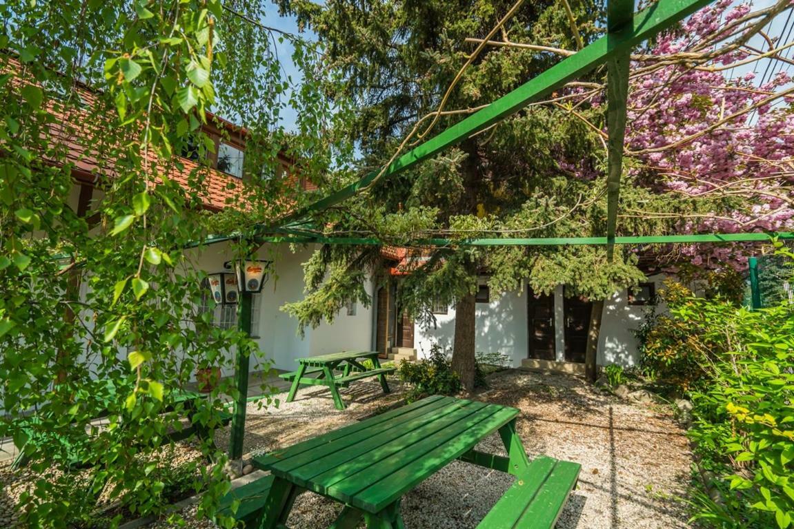 Szent Kristof Panzio Hotel Esztergom Exterior photo